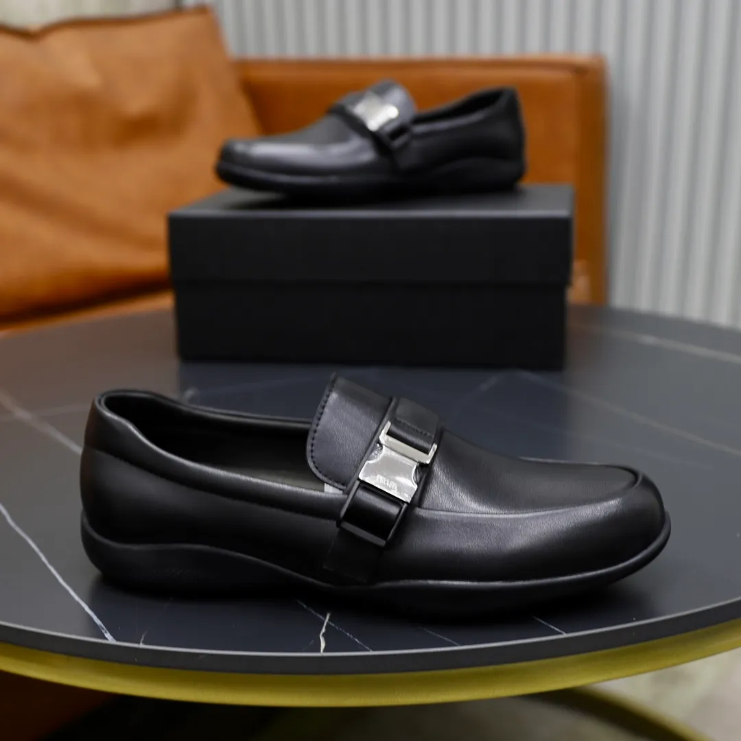 Men's shoes💰600💰Top original order Brand: PRADA (Prada) Standard code: Men's code 38/44 (45 can be customized) Grade: Same as the official website Material: Original cowhide surface, cowhide lining, original wear-resistant soft outsole Style category: Business casual slip-on shoes, young fashion, European and American trends, British style Color: actual picture color